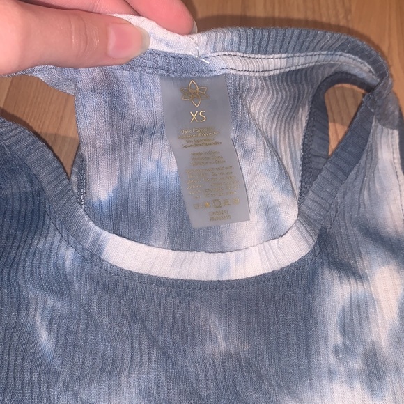 Bundle of 2 sports tanks size XS - Picture 5 of 6